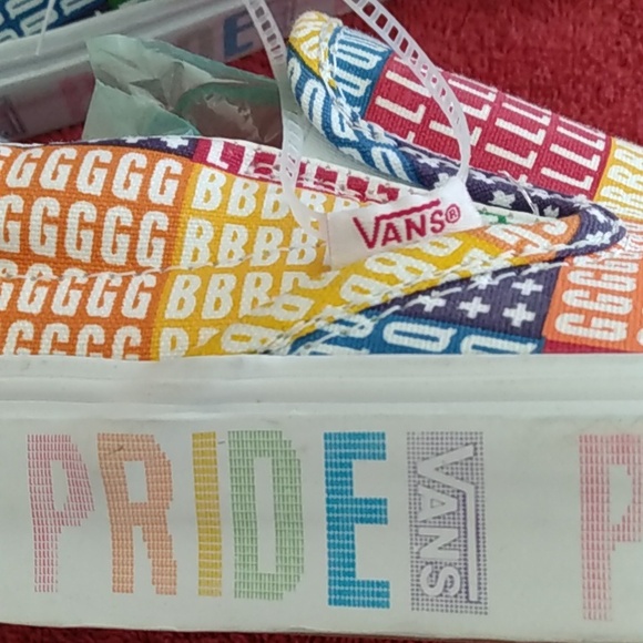 Men's VANS PRIDE SLIP ONS NWOT - Picture 5 of 9